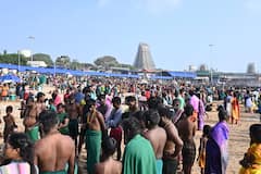 Thai Poosam 2024 : பக்தர்கள் கூட்டத்தால் நிரம்பிய திருச்செந்தூர் முருகன் கோயில்!