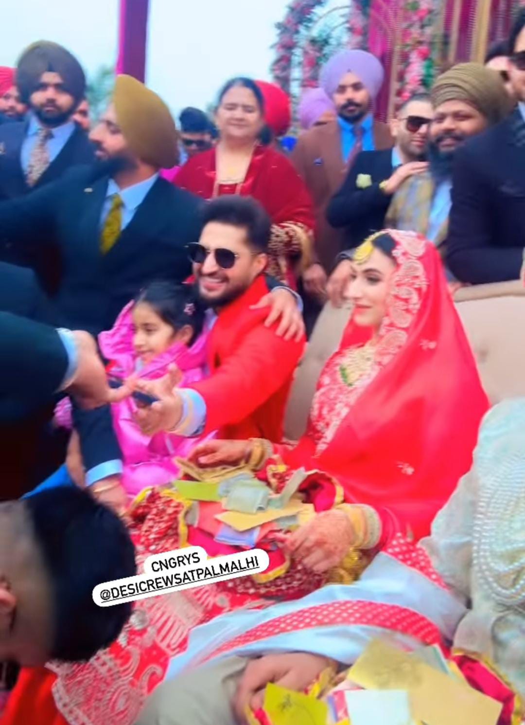 Desi Crew: ਦੇਸੀ ਕਰੂ ਵਾਲੇ ਸੱਤੇ ਦਾ ਹੋਇਆ ਵਿਆਹ, ਪਰਮੀਸ਼ ਵਰਮਾ ਤੋਂ ਰਣਜੀਤ ਬਾਵਾ ਤੱਕ ਪੰਜਾਬੀ ਕਲਾਕਾਰਾਂ ਨੇ ਲਾਈਆਂ ਰੌਣਕਾਂ, ਦੇਖੋ ਤਸਵੀਰਾਂ