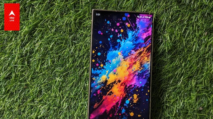 The big AMOLED panel has a layer of Corning Gorilla Armor atop, for better durability. It is four times more resistant to scratches compared to last year's flagship S23 Ultra's display, along with improved resistance to glare.