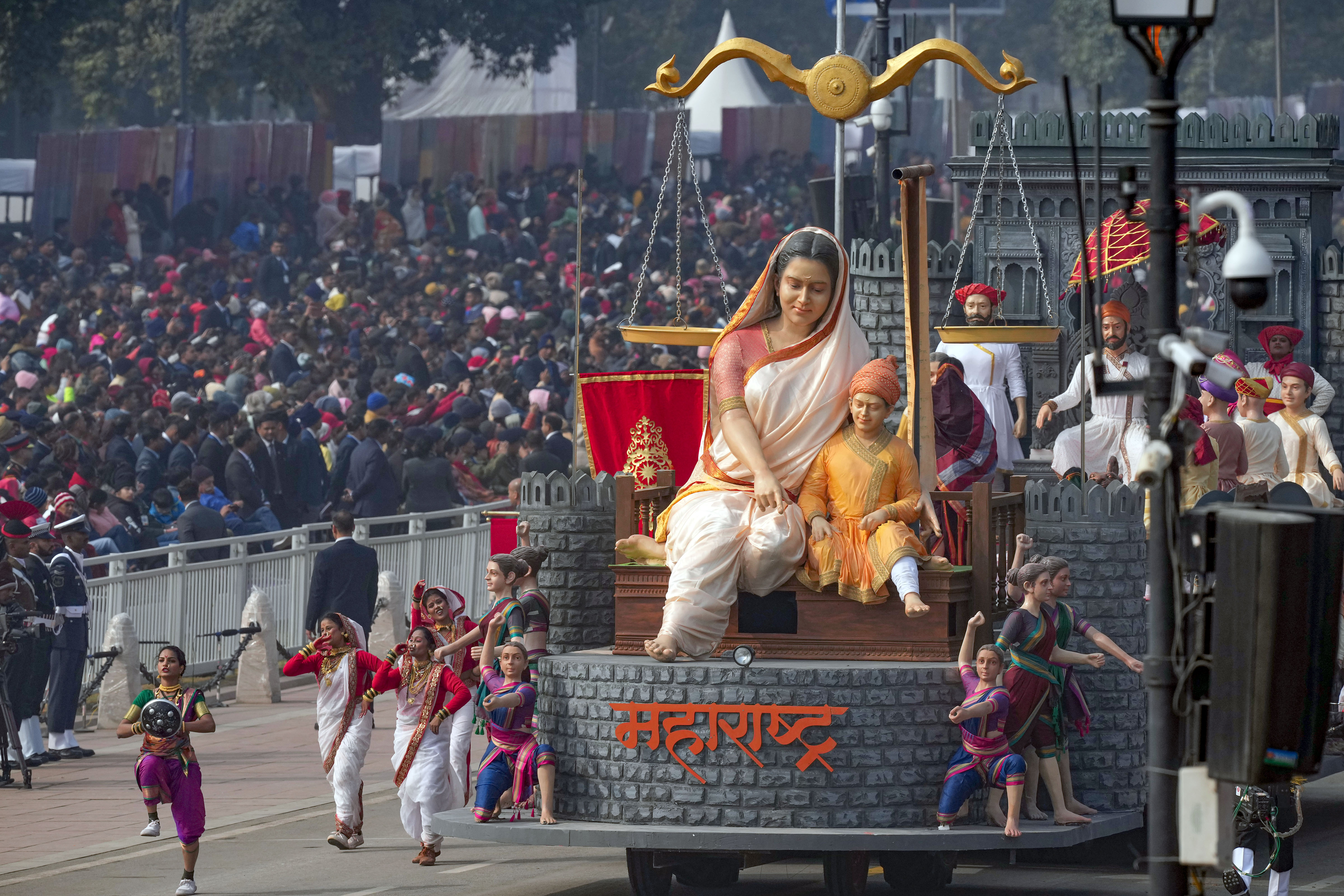 Republic Day 2024: কোনওটায় নারীশক্তি, কোনওটায় আদিম সংস্কৃতি ! ২৬ জানুয়ারির ট্যাবলোয় কী কী চমক