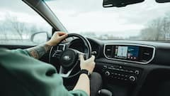 Driving License Rules: या वयानंतर ड्रायव्हिंग लायसन्सचे नूतनीकरण करणे होणार कठीण