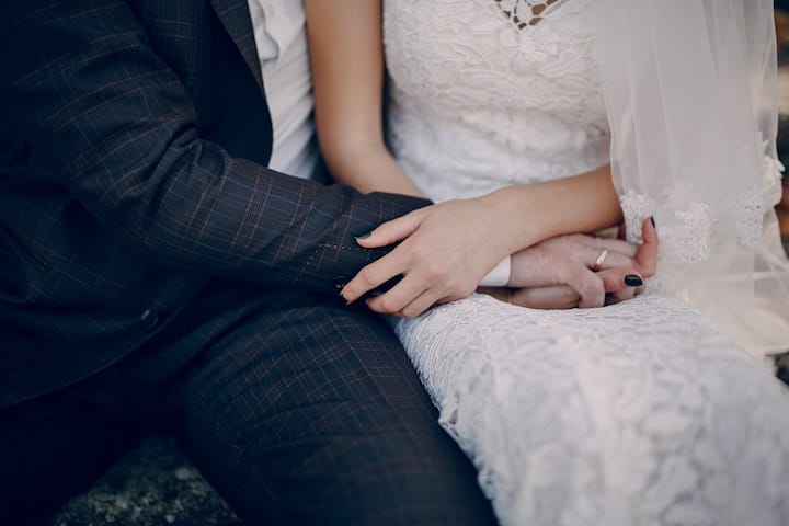 अगर आप किसी गलत इंसान के साथ शादी के बंधन में बंध जाते हैं, तो वहां आपकी लाइफ से इच्छा पूरी तरह खत्म हो जाती है. जबकि एक अच्छे पार्टनर के साथ आप अपने हर पल को एन्जॉय कर पाते हैं.