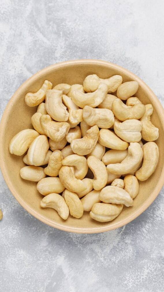 કાજુ ખાવાથી કોલેસ્ટ્રોલ ખરેખર ઘટે છે? જાણો તેની સાચી અસર