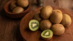 Kiwi Fruite:किवी आहे हाडाच्या बळकटीसाठी फायदेशीर जाणून घ्या सविस्तर माहिती !