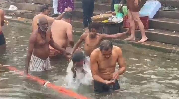 इन्हीं लाभ की प्राप्ति के लिए भारी संख्या में आज श्रद्धालु बनारस के घाट पर पहुंचे. वहीं दूसरी तरफ कड़ाके की शीतलहर ठंड व कोहरे पर भी श्रद्धालुओं की आस्था भारी देखी