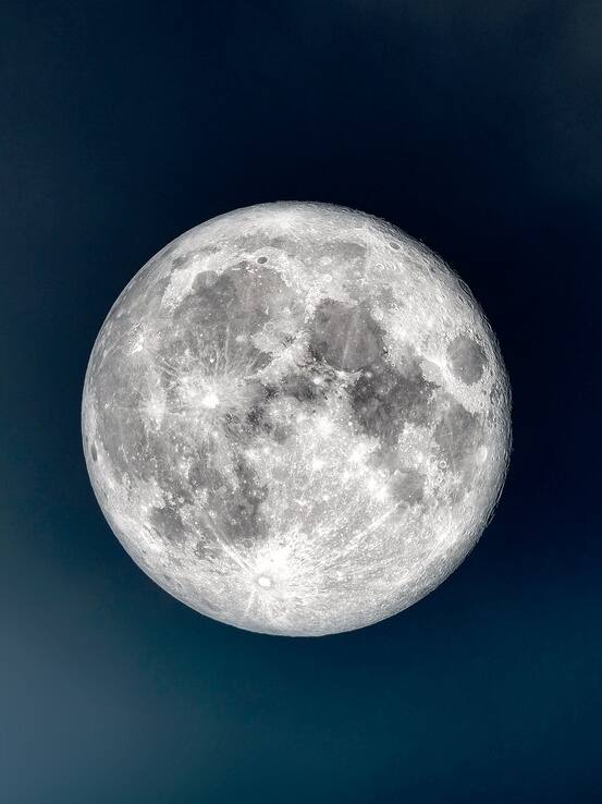 चांद पर स्पेस स्टेशन बनाना क्यों है मुश्किल ?