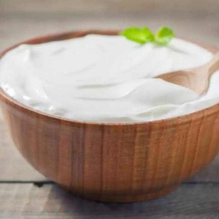 ਦਹੀਂ ਵਿਟਾਮਿਨ ਸੀ ਦਾ ਇੱਕ ਚੰਗਾ ਸਰੋਤ ਹੈ, ਜੋ ਇਮਿਊਨਿਟੀ ਵਧਾਉਣ ਵਿੱਚ ਮਦਦ ਕਰ ਸਕਦਾ ਹੈ।