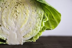 benefits of cabbage : हिवाळ्यात कोबी खाताय? मग आधी या  गोष्टी जाणून घ्या
