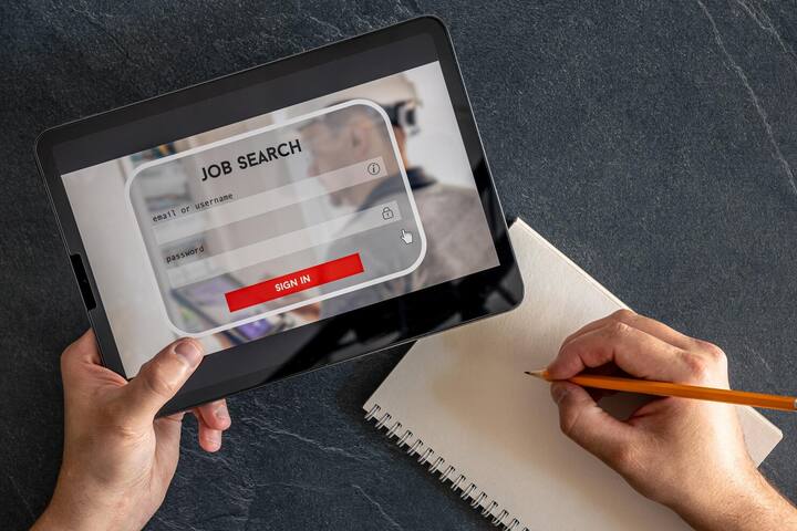 आवेदन 11 जनवरी से हो रहे हैं और अप्लाई करने की लास्ट डेट 28 जनवरी 2024 है. जैसा कि आप देख सकते हैं अंतिम तारीख पास आ गई है इसलिए देर न करें और फॉर्म भर दें.