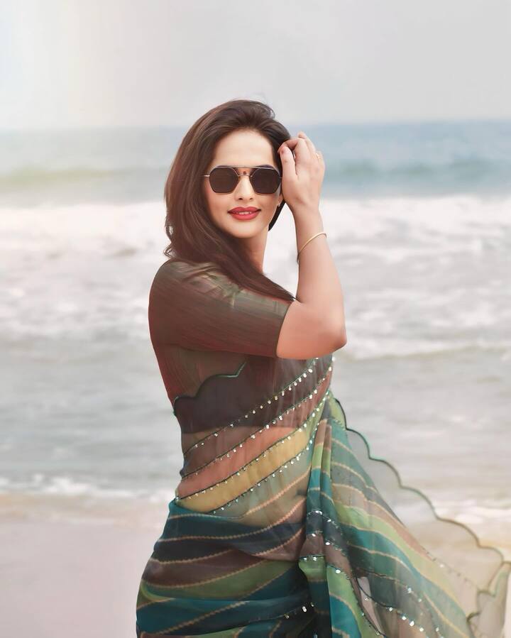 స్టూడెంట్ భవిష్యత్ కోసం తపించే గురువుగా, అమ్మా అనే పిలుపుకోసం ఆరాటపడే తల్లిగా, భర్త ప్రేమకోసం తపించే ఇల్లాలిగా... ఆరళ్లు ఎదుర్కొనే తోడికోడిలిగా..కాలేజీ ఎండీగా...జగతి క్యారెక్టర్ కి నూటికి నూరు మార్కులు