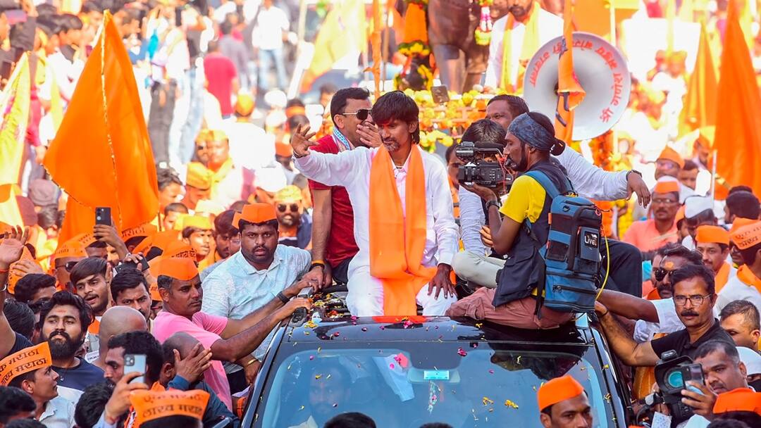 Maratha Reservation: मुंबई की ओर बढ़ रहा मनोज जरांगे का काफिला, रैपिड एक्शन फोर्स और बम निरोधक दस्ता तैनात Maratha Reservation Heavy Security Deployed Mumbai-Pune Expressway Lonavala Manoj Jarange Patil Maratha Reservation: मुंबई की ओर बढ़ रहा मनोज जरांगे का काफिला, रैपिड एक्शन फोर्स और बम निरोधक दस्ता तैनात