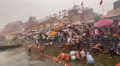 Paush Purnima 2024: वाराणसी में गंगा स्नान के लिए लगा भक्तों की लगी भीड़, ठंड का नहीं दिखा असर, देखें तस्वीरें