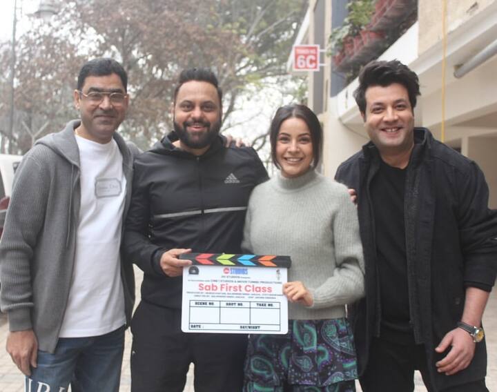 इसके बाद वो भूमि पेडनेकर के साथ फिल्म ‘थैंक्यू फॉर कमिंग’ में नजर आई. अब खबरों के अनुसार एक्ट्रेस बहुत जल्द रणबीर कपूर की एनिमल फिल्म को प्रोड्यूस करने वाले मुराद खेतानी की फिल्म में ‘सब फर्स्ट क्लास’ में नजर आने वाली है.