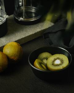 Kiwi Fruite:किवी आहे हाडाच्या बळकटीसाठी फायदेशीर जाणून घ्या सविस्तर माहिती !