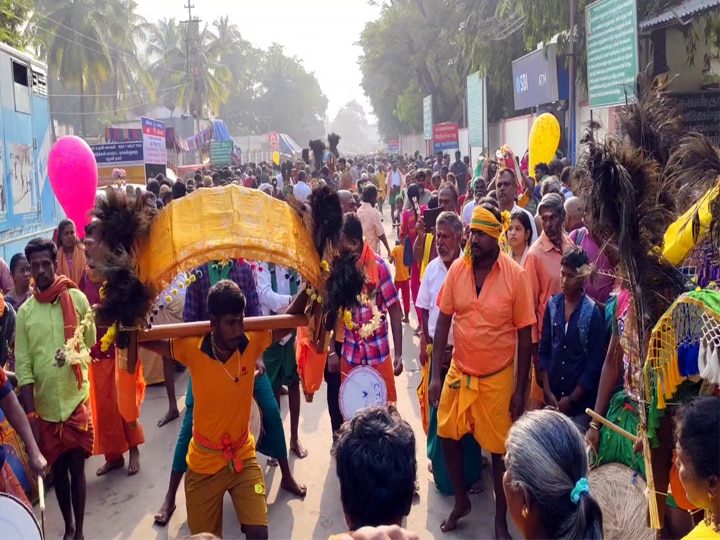 Thaipusam 2024: பழனியில் காவடிகளை எடுத்து கிரிவல பாதையில் ஆடி, பாடி பக்தர்கள் வழிபாடு