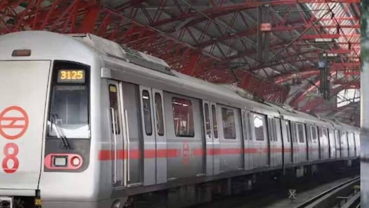 Delhi Metro service from 4 am on Republic Day 2024 mind DMRC information to avoid trouble Republic Day 2024 के दिन कितने बजे से चलेगी दिल्ली मेट्रो, जानें- कर्तव्य पथ जाने के लिए किस स्टेशन से होगी एंट्री?