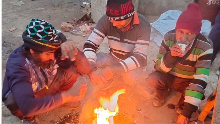 Gurugram Weather Update Today: गुरुग्राम में ठंड और कोहरे कहर जारी है. कोहरे की वजह से वाहन चालकों को काफी परेशानियों का सामना करना पड़ रहा है. वहीं सर्दी से भी लोगों का बुरा हाल है.