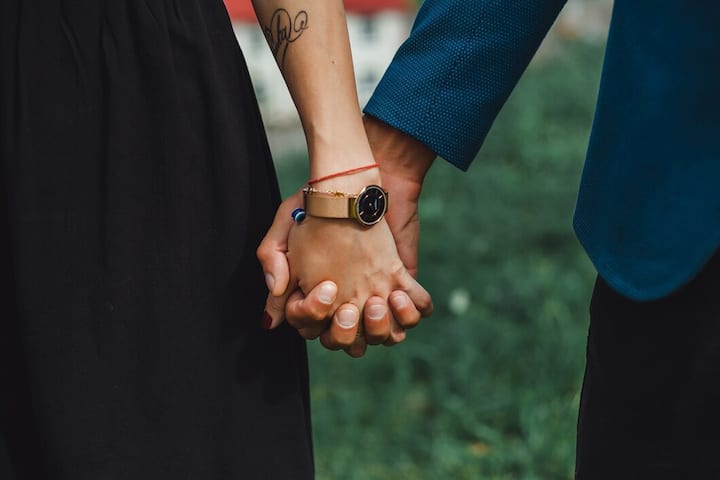 एक उम्र में आने के बाद मेच्योरिटी बढ़ जाती है और इसलिए आप अपने पार्टनर को बेहतर तरीके से समझ पाते हैं. साथ ही रिश्ते की जिम्मेदारियों को भी बखूबी निभाते हैं.