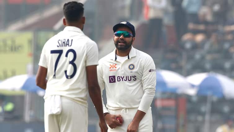 IND vs ENG 1st Test England Awarded 5 Runs Instead Of 6 After An Overthrow Mohammed Siraj Rohit Sharma India vs England Hyderabad Test IND vs ENG 1st Test: England Awarded 5 Runs Instead Of 6 After An Overthrow, Here's Why