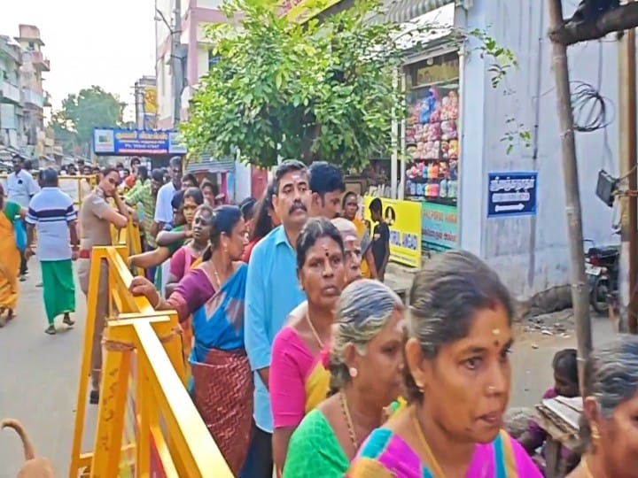 Thaipusam 2024: திருப்பரங்குன்றம் சுப்பிரமணிய சுவாமி கோயிலில் குவிந்து வரும் பல்லாயிரக்கணக்கான பக்தர்கள்