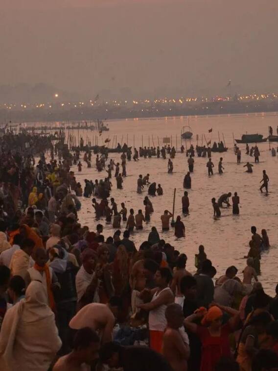 पौष पूर्णिमा पर संगम नगरी में उमड़े श्रद्धालु