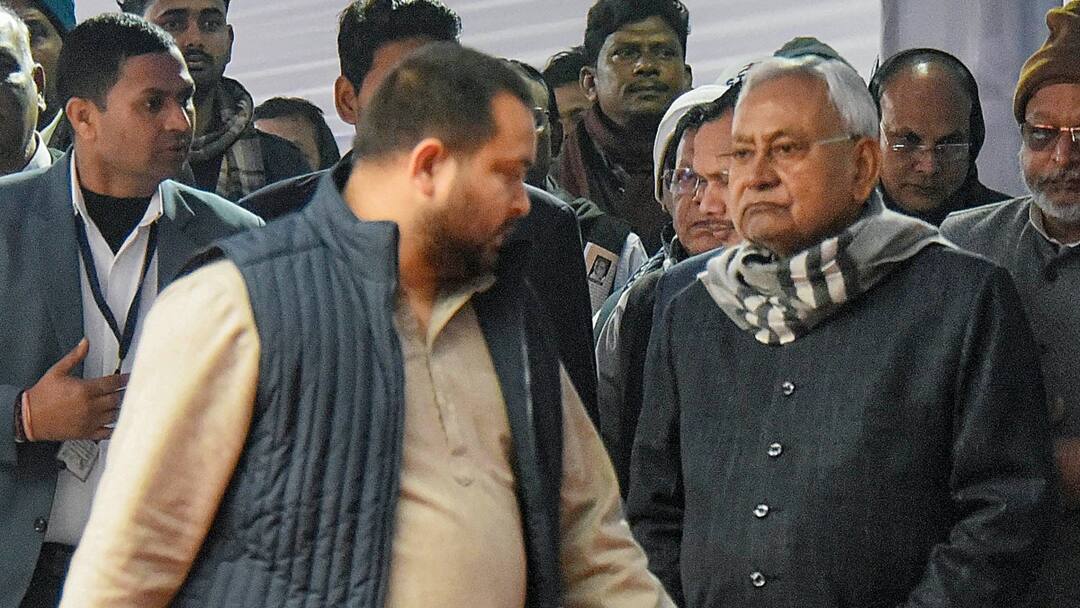 Bihar: बिहार में सियासी अटकलों के बीच क्या कहते हैं आंकड़े, जानें- किस पार्टी के पास कितने विधायक? Bihar assembly members number party wise bjp jdu congress rjd left Bihar: बिहार में सियासी अटकलों के बीच क्या कहते हैं आंकड़े, जानें- किस पार्टी के पास कितने विधायक?