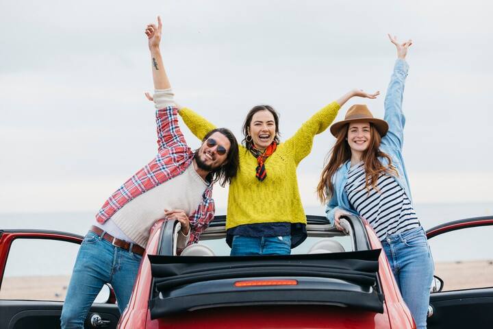 घूमना-फिरना भला किसे पसंद नहीं होता है, लेकिन कई बार बजट के कारण हम घूमने नहीं जा पाते है. ऐसे में अगर आप बजट फ्रेंडली ट्रिप प्लान करना चाहते हैं, तो हम आपको बताते हैं मात्र ₹6000 में आप भारत की 5 कौन सी जगह पर घूमने जा सकते हैं.