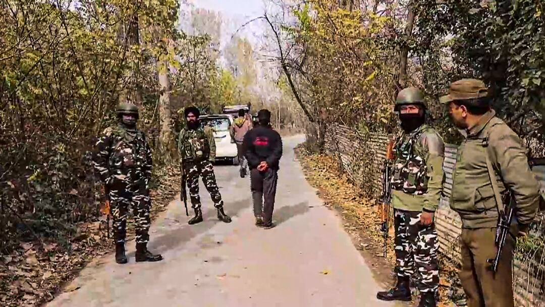 J&K: Security Forces Destroy 'Suspicious Object' In Pulwama Ahead Of Republic Day J&K: Security Forces Destroy 'Suspicious Object' In Pulwama Ahead Of Republic Day