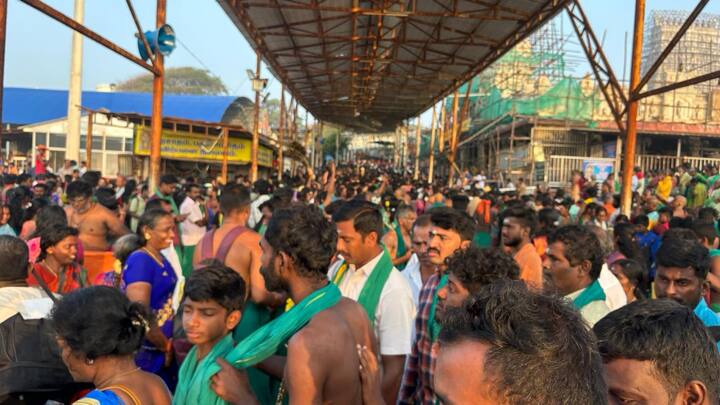 இதனை முன்னிட்டு தூத்துக்குடி, திருநெல்வேலி, கன்னியாகுமரி, தென்காசி, விருதுநகர், மற்றும் ராமநாதபுரம் உள்ளிட்ட பல்வேறு பகுதிகளிலிருந்தும் பல்லாயிரக்கணக்கான பல்லாயிரக்கணக்கான பக்தர்கள் பாதயாத்தியாக வந்து குவிந்த வண்ணம் உள்ளனர்.