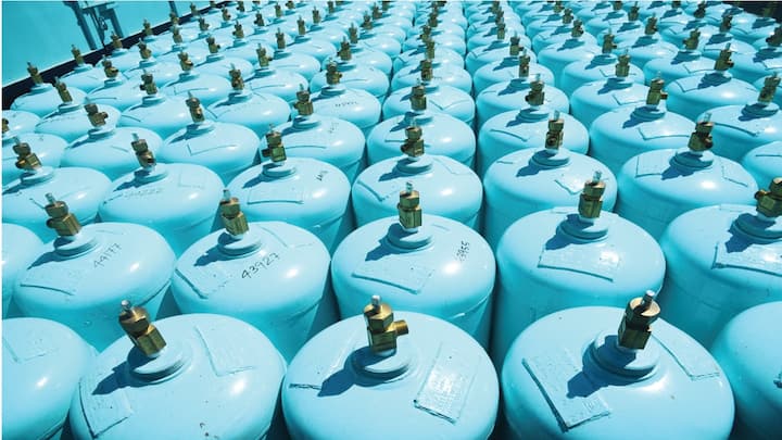 आज कंपनी के शेयरों में भले ही 1.35 फीसदी की गिरावट देखी गई है मगर बुधवार को शेयरों पर अपर सर्किट लगा था.