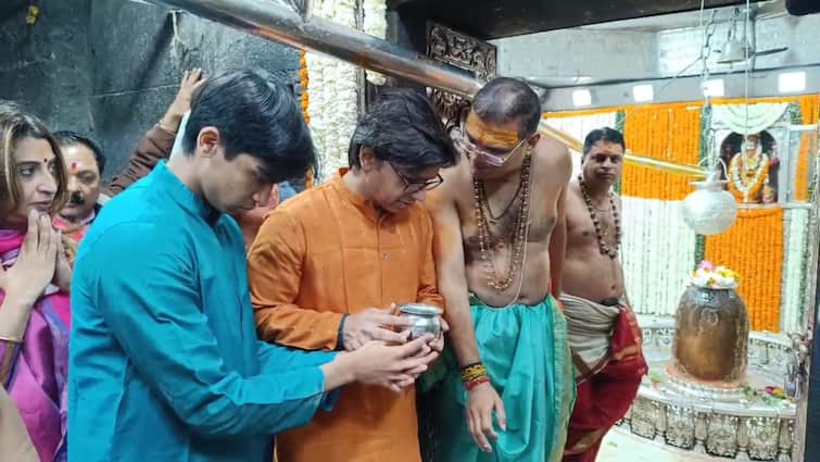 Bollywood Playback Singer Shantanu Mukherjee Shaan offered prayers at Mahakaleshwar Mandir Ujjain ann MP News: भगवान महाकाल के दरबार में पुहंचे गायक शान, बोले- 'उनका आशीर्वाद मिलता रहे'