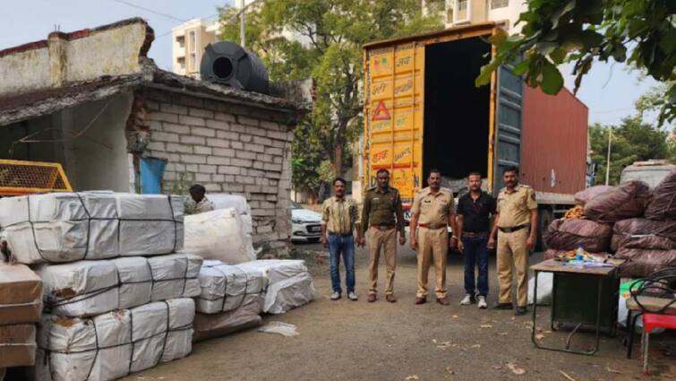 Nagpur Crime News Illegal flavored tobacco traffickers arrested by Saoner police maharashtra crime marathi news Nagpur News: अवैधरित्या सुगंधित तंबाखूची वाहतूक करणाऱ्यांना अटक; लाखोंचा मुद्देमाल जप्त