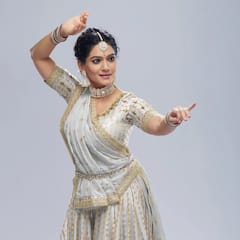 Republic Day : उर्मिलाचा प्रजासत्ताक दिनानिमित्त खास लूक; साडीत दिसतेय एकदम खास!