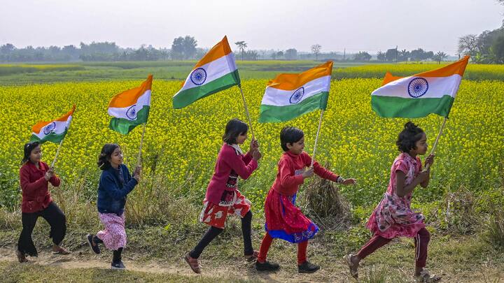 Republic Day 2024 : स्वतंत्र भारताच्या 75 वा प्रजासत्ताक दिनानिमित्त देशभर उत्साहाचं वातावरण