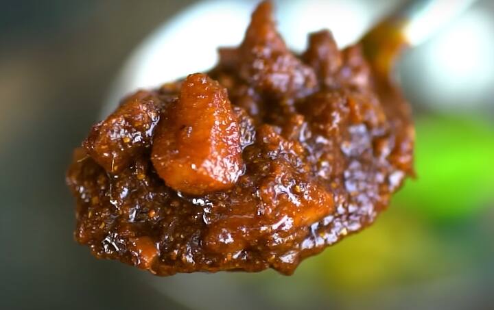 அவ்வளவுதான் சுவையான அசத்தல் சிக்கன் ஊறுகாய் தயார்.