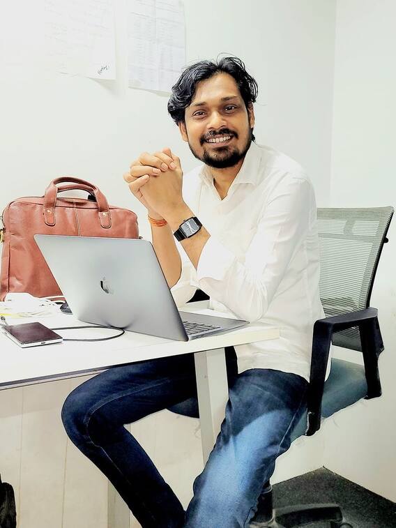 इस बिहारी बाबू ने फ्री में बना दी Ola-Uber जैसी कैब सर्विस