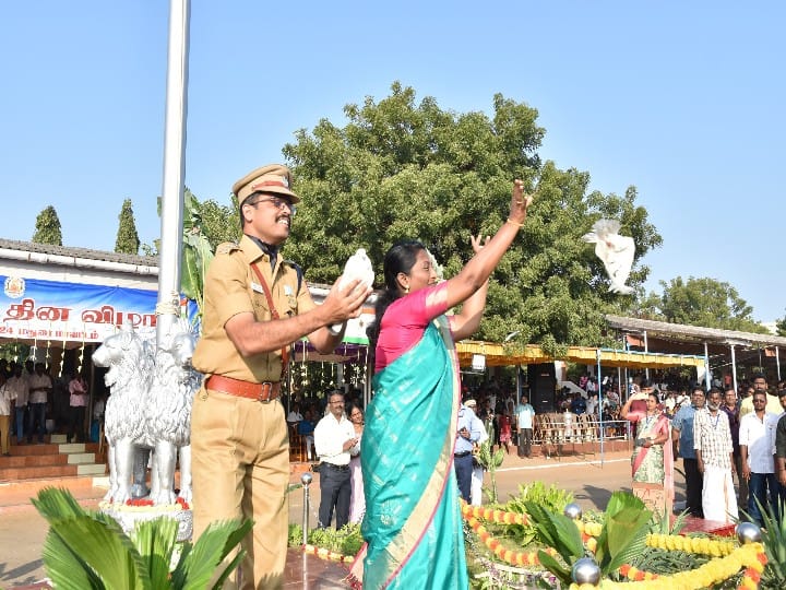 75th Republic Day: மதுரையில் தேசிய கொடியை ஏற்றி வைத்து ரூ.2 கோடி மதிப்பில் நலத்திட்ட உதவிகளை வழங்கிய ஆட்சியர்