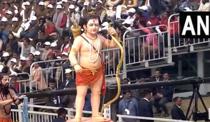 उत्तरप्रदेशचा चित्ररथ खास; अयोध्येच्या राम मंदिराने वेधलं लक्ष! (Photo credit : ANI)