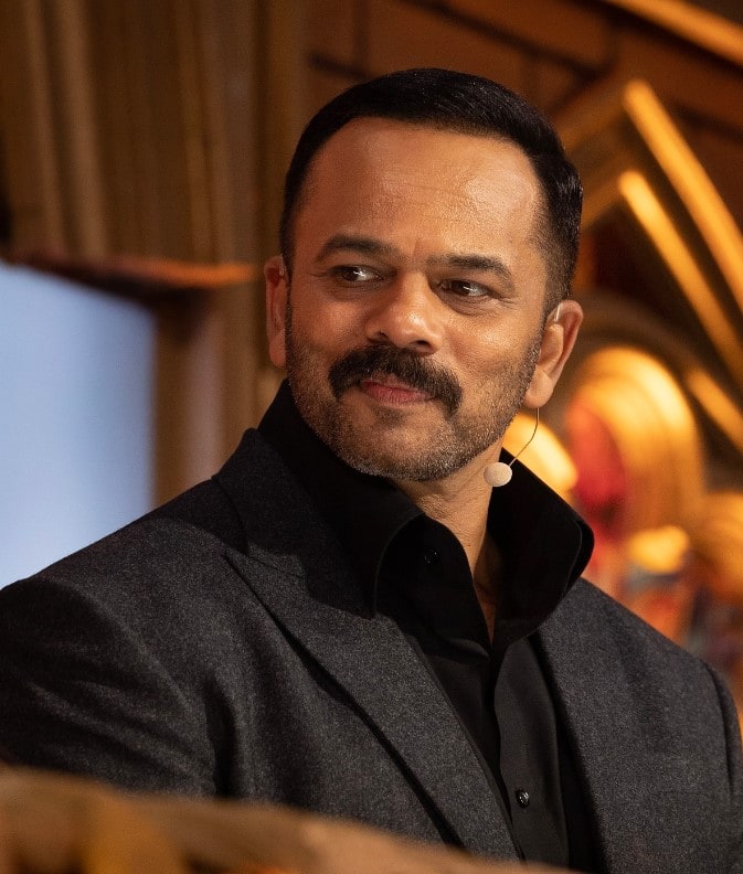 इस सूची में बॉलीवुड के मशहूर डायरेक्टर रोहित शेट्टी का भी नाम शामिल है. बॉलीवुड लाइव के मुताबिक, टीवी का पॉपुलर स्टंट शो 'खतरों के खिलाड़ी' को होस्ट करने के लिए रोहित 50 हजार रुपये फीस लेते हैं.