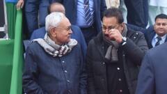 राजभवन पहुंचे CM नीतीश, नहीं पहुंचे तेजस्वी यादव, कुर्सी पर लगा नाम हटाकर बैठ गए अशोक चौधरी