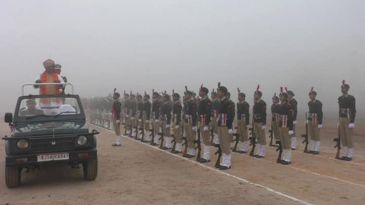 राजस्थान के भरतपुर जिले में आज 75वें गणतंत्र दिवस का समारोह मनाया गया, जहां गृहराज्य मंत्री जवाहर सिंह बेढ़म ने तिरंगा झंडा फहराया और मार्च पास्ट की सलामी ली.