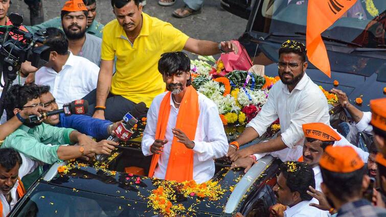 Manoj Jarange Maratha Reservatio Protest Additional CP Virendra Mishra Additional CP Vinayak Deshmukh Utt Purushottam Karad three IPS officers of Mumbai Police meet Manoj Jarange detail marathi news Manoj Jarange : अध्यादेश निघाला तर पोलिसांचा मान ठेवून पुढं जाणं टाळीनही, पण जर नाही आले तर... पोलीस अधिकाऱ्यांच्या बैठकीनंतर मनोज जरांगेंनी स्पष्टचं सांगितलं