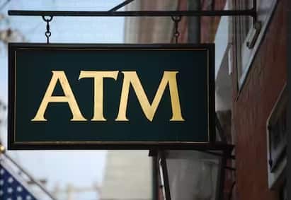 ATM Cash: ਡਿਜੀਟਲ ਇੰਡੀਆ ਦੇ ਇਸ ਯੁੱਗ ਵਿੱਚ ਅਸੀਂ ਹਰ ਛੋਟਾ-ਵੱਡਾ ਲੈਣ-ਦੇਣ UPI ਰਾਹੀਂ ਕਰਦੇ ਹਾਂ। ਇਹ ਬਹੁਤ ਹੀ ਆਸਾਨ ਅਤੇ ਸੁਰੱਖਿਅਤ ਹੈ, ਜਿਸ ਵਿੱਚ ਤੁਹਾਨੂੰ ਨਕਦੀ ਰੱਖਣ ਦੀ ਲੋੜ ਨਹੀਂ ਹੈ।