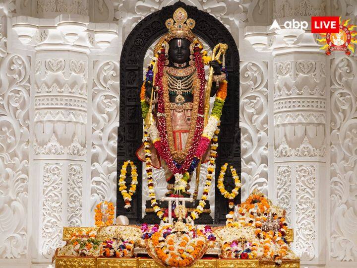 आज शुक्रवार 26 जनवरी को 75वां गणतंत्र दिवस मनाया गया. इस मौके पर पूरा देश तिरंगे के रंग यानी केसरिया, सफेद और हरे रंग में रंगा दिखा. अयोध्या के राम मंदिर में रामलला के दर्शन भी आज कुछ इसी रंग में हुए.