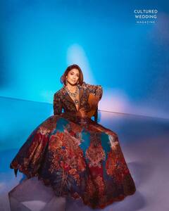 Shriya Saran Photos : நீல நிற உடையில் அசத்தும் நடிகை ஸ்ரேயா சரண்!