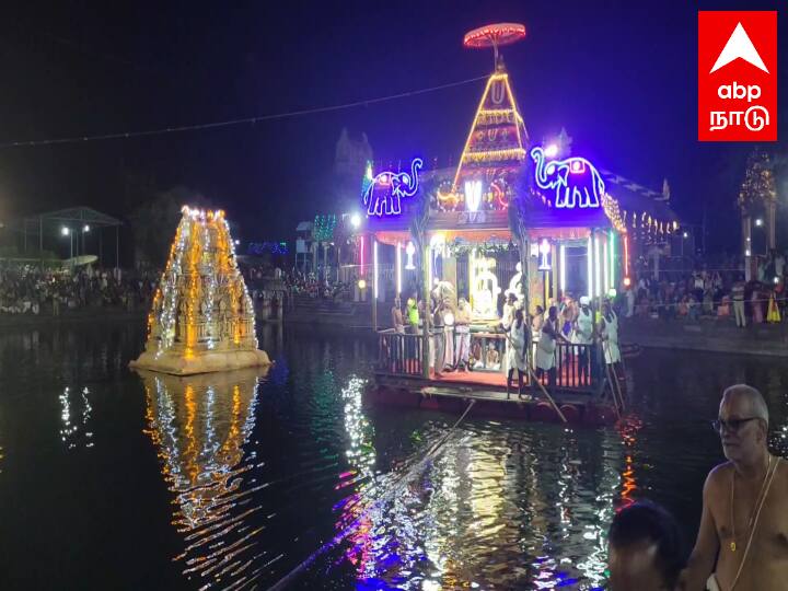 Kanchipuram Varadaraja Perumal crawled along with Perundevi mother, Sridevi, and Bhudevi in ​​a decorated raft at Ananta Saras Thirukkulam - TNN தை மாத பௌர்ணமியை ஒட்டி தெப்பல் உற்சவம்.. அனந்த சரஸ் திருக்குளத்தில் வலம் வந்த வரதராஜ பெருமாள்.!
