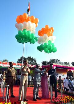 75th Republic Day : தாயின் மணிக்கொடி பாரீர்... தமிழ்நாடெங்கும் சிறப்பாக நடந்த 75-வது குடியரசு தின விழா!