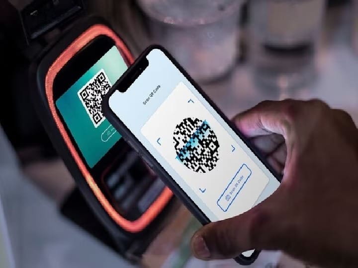UPI অ্যাপের কাস্টমার হেল্প ব্যবহার করুন: RBI নির্দেশিকা অনুসারে আপনি Google Pay, Paytm বা Phonepe-এর মতো আপনার UPI অ্যাপে তাদের কাস্টমার কেয়ারের মাধ্যমে সমস্যাটি রিপোর্ট করতে পারেন। আপনাকে টাকা ট্রান্সফারের প্রমাণ জমা দিতে হবে এবং ফেরতের জন্য অনুরোধ করতে হবে।