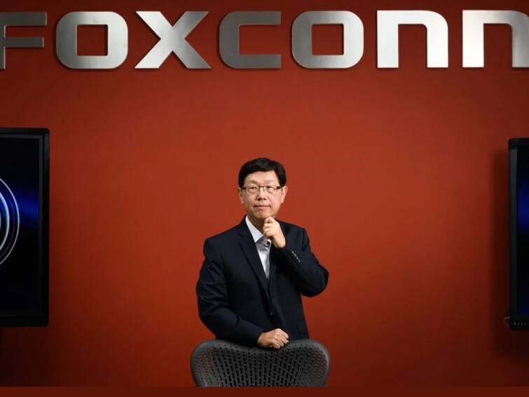 Foxconn chief Young Liu has been honoured with Padma Bhushan Who is Young Liu Young Liu: ఫాక్స్‌కాన్ చైర్మన్‌కు 'పద్మభూషణ్' - ఈ తైవాన్‌ వ్యక్తి ప్రత్యేకత ఏంటి?