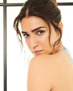 Kriti Sanon Photo's : అమ్మాయి కాదు అందాల బొమ్మ!